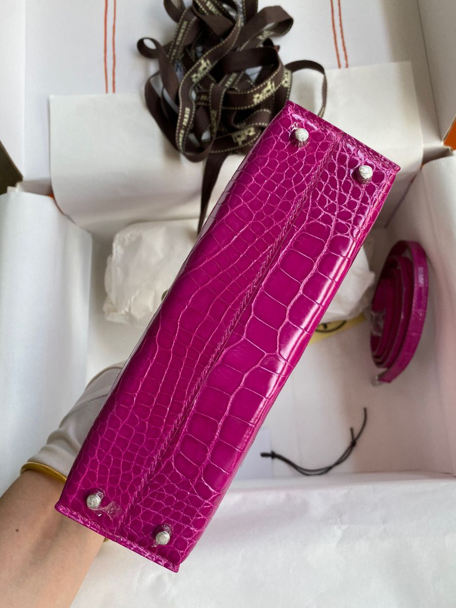 Hermes Kelly Mini II Sellier Handmade Bag In Rose Scheherazade Shiny Alligator Leather - Image 4