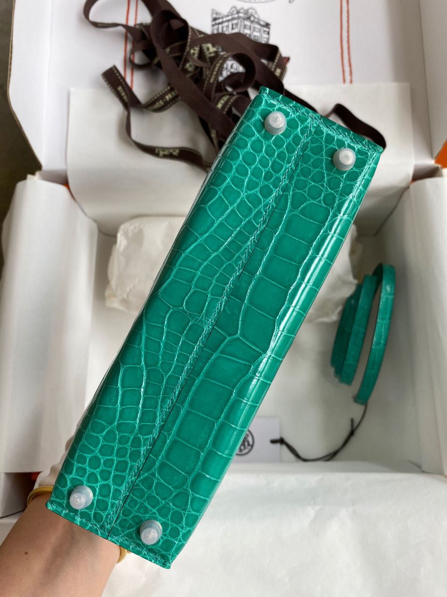 Hermes Kelly Mini II Sellier Handmade Bag In Vert Jude Shiny Alligator Leather - Image 4