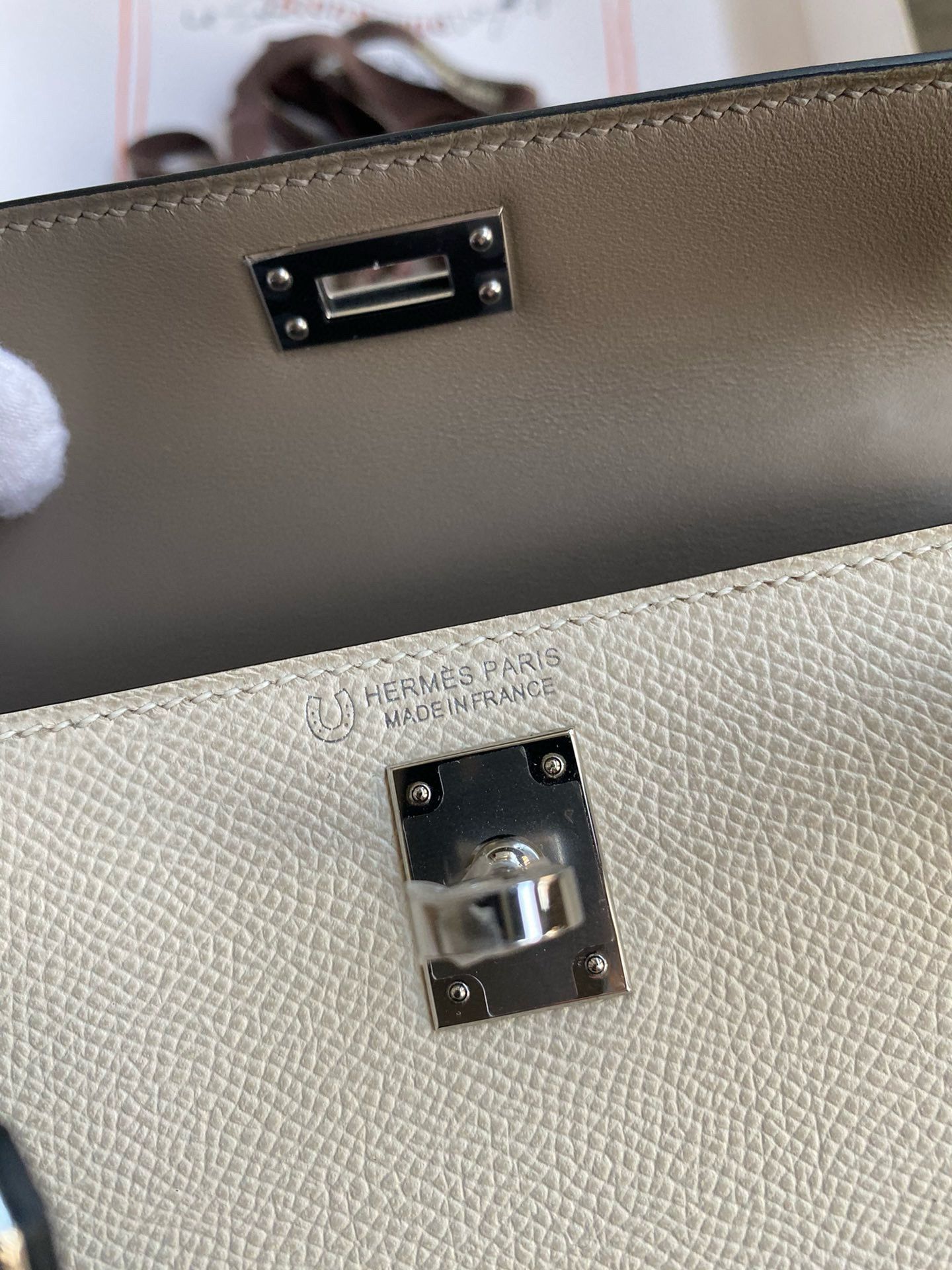 Hermes Kelly Mini II Sellier Bicolor Handmade Bag in Craie and Gris Asphalt Epsom Calfskin - Image 9