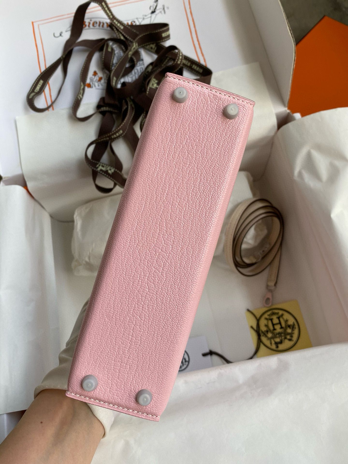 Hermes Kelly Mini II Sellier Bicolor Handmade Bag in Rose Sakura and Nata Chevre Mysore Leather - Image 4