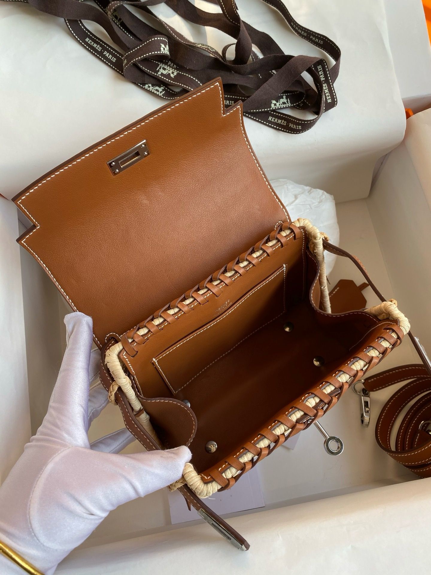 Hermes Picnic Kelly Mini 20 Bag in Wicker and Gold Calfskin - Image 4