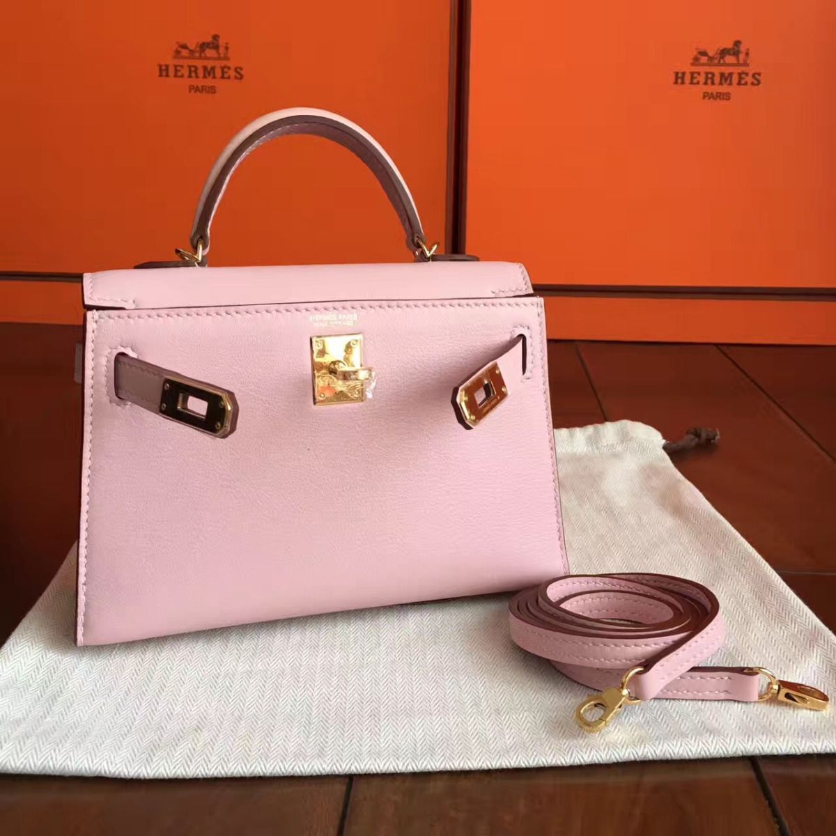 Hermes Kelly Mini II Handmade Bag In Rose Dragee Swift Calfskin - Image 4