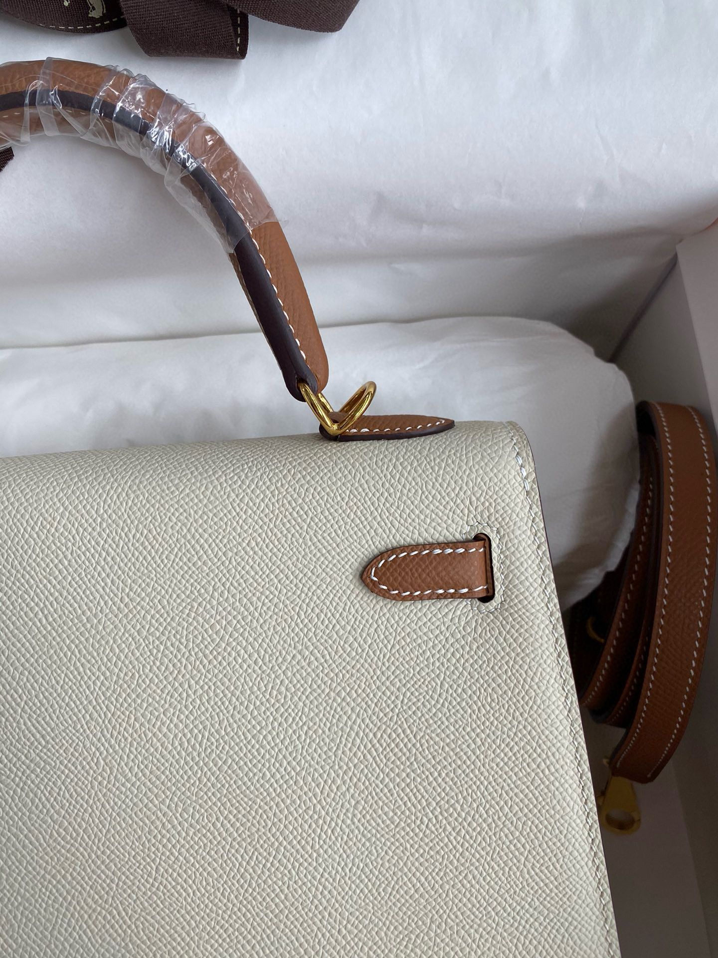 Hermes HSS Kelly Sellier 25 Bicolor Bag in Craie and Gold Epsom Calfskin - Image 5