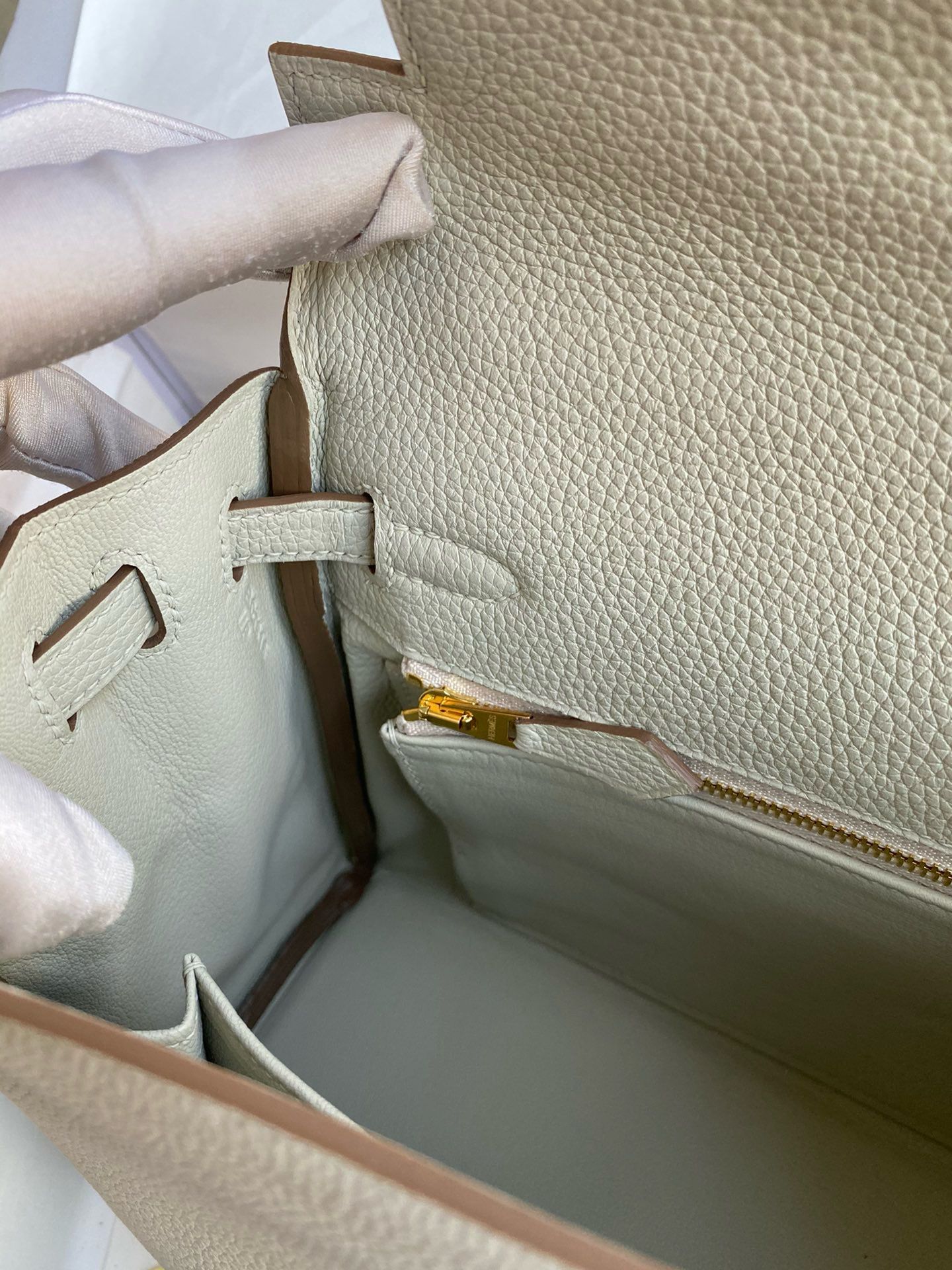 Hermes Kelly Retourne 25 Handmade Bag In Beton Clemence Leather - Image 10