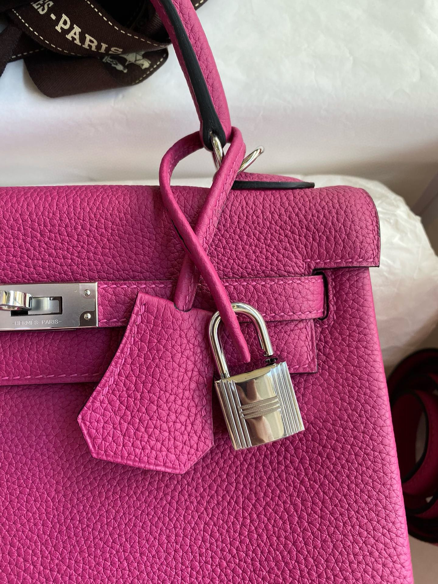 Hermes Kelly Retourne 25 Handmade Bag In Rose Purple Clemence Leather - Image 4