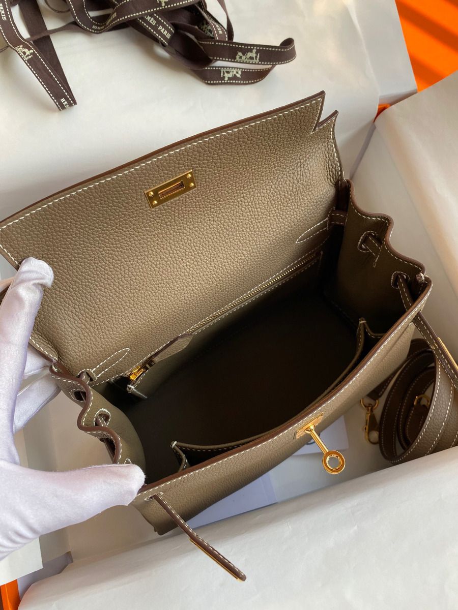 Hermes Kelly Retourne 25 Handmade Bag In Taupe Clemence Leather - Image 7