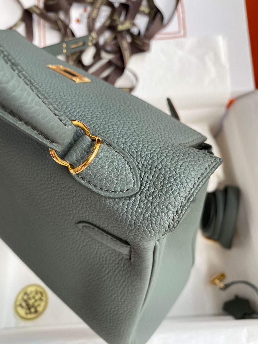 Hermes Kelly Retourne 25 Handmade Bag In Vert Amande Clemence Leather - Image 7