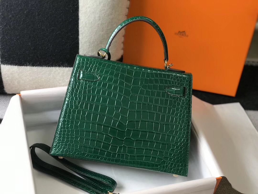 Hermes Kelly 25cm Handmade Bag In Green Embossed Crocodile Leather - Image 3