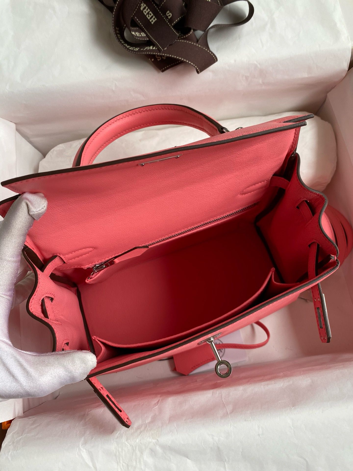 Hermes Kelly Retourne 25 Handmade Bag In Rose d'Ete Swift Calfskin - Image 9