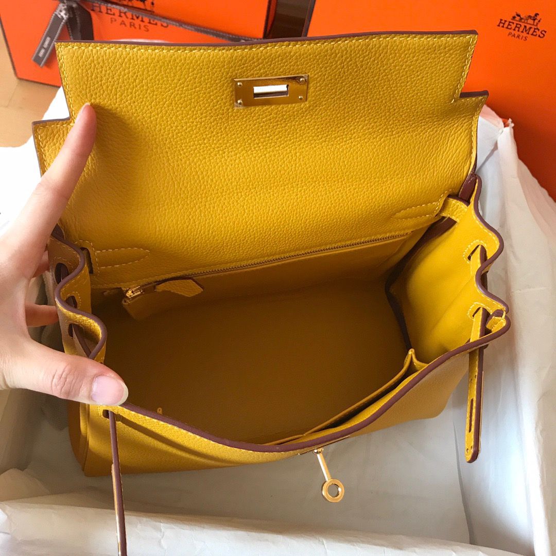 Hermes Kelly Retourne 28 Handmade Bag In Jaune Ambre Clemence Leather - Image 8