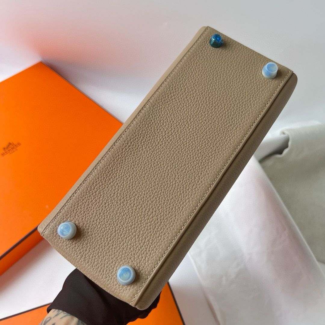 Hermes Kelly Retourne 28 Handmade Bag in Trench Clemence Leather - Image 9