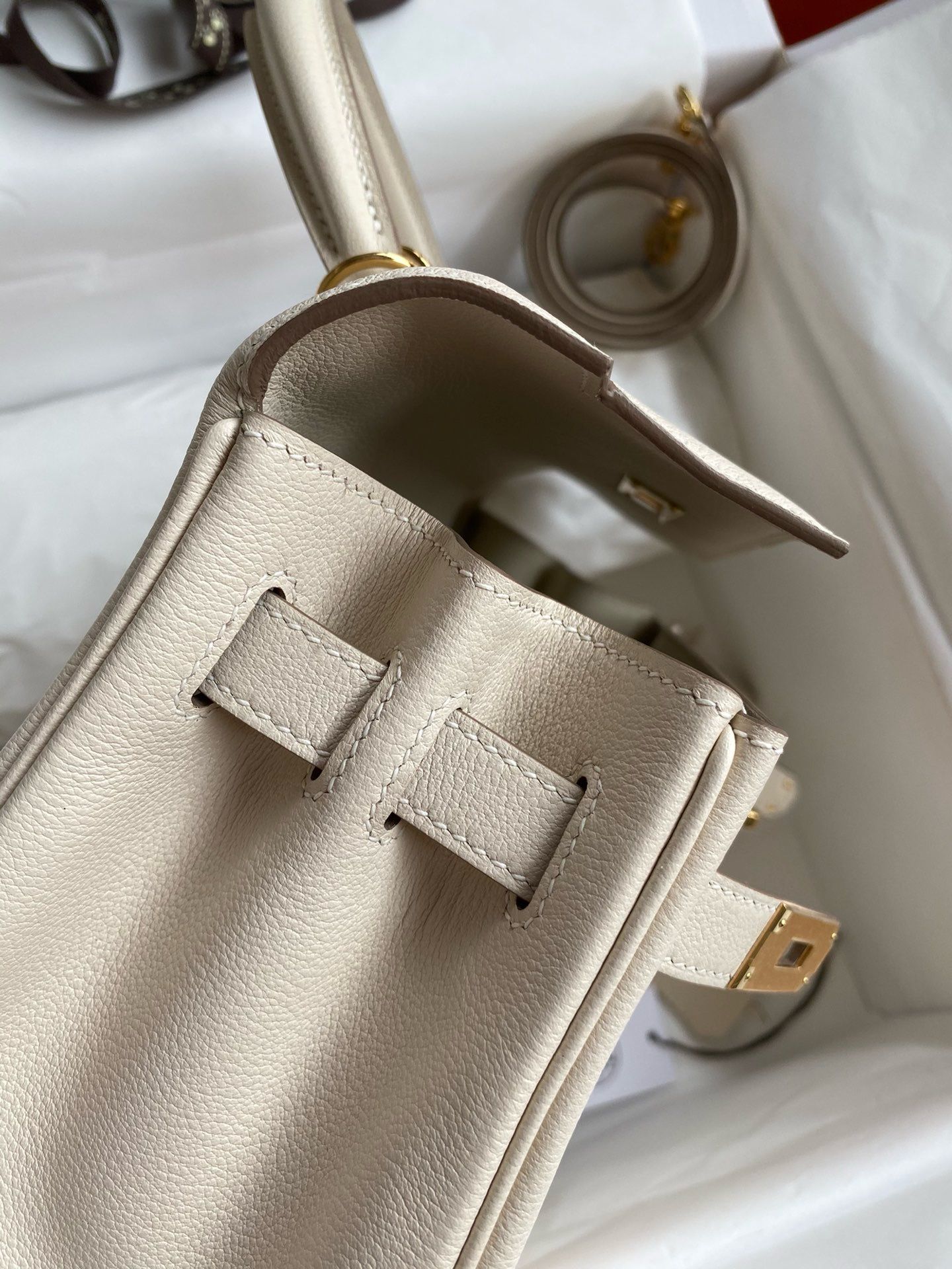 Hermes Kelly Retourne 28 Handmade Bag in Craie Evercolor Calfskin - Image 10