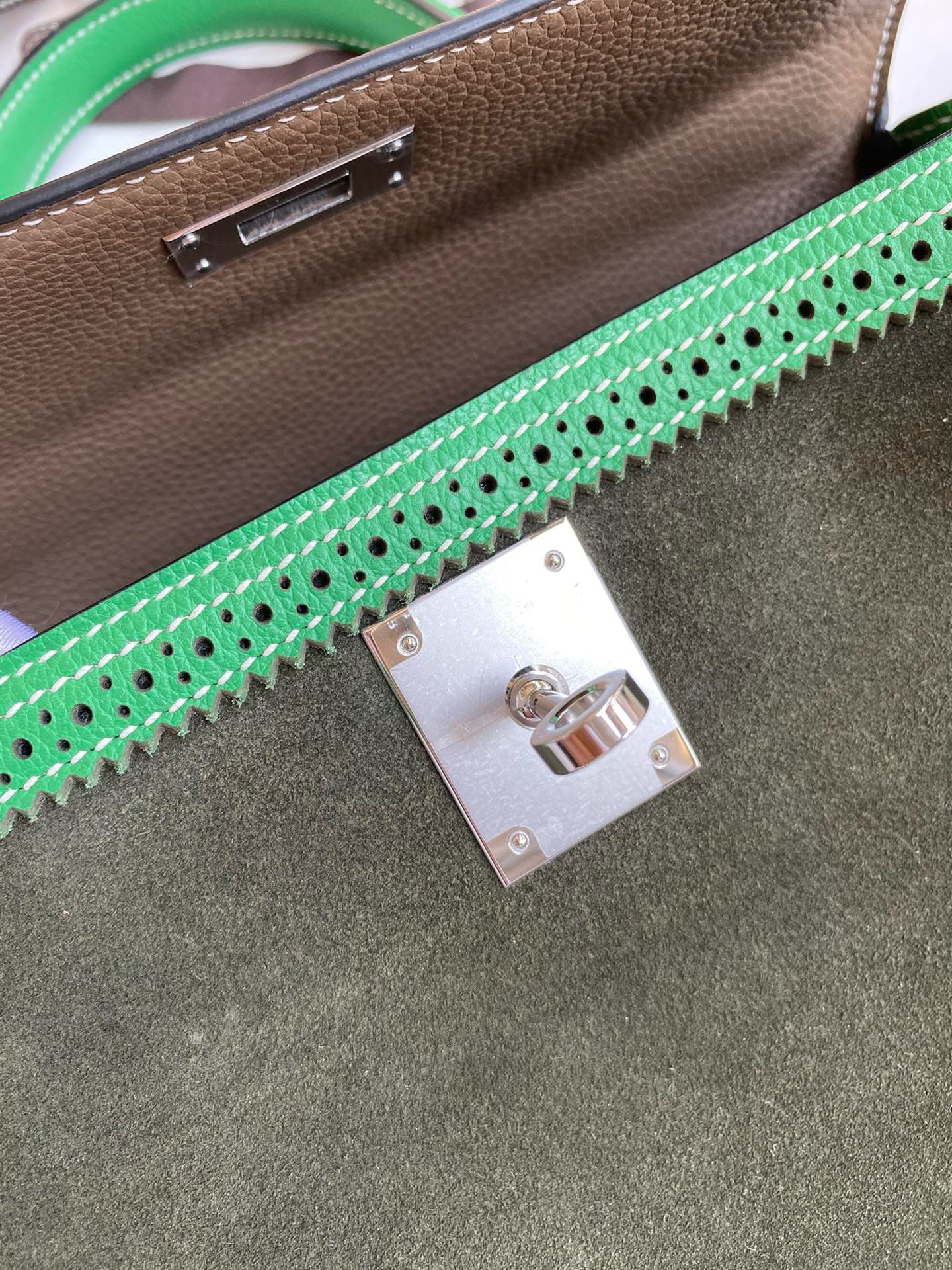 Hermes Kelly 28 Ghillies Grizzly Bag in Bambou Evercolor and Olive Veau Doblis - Image 8