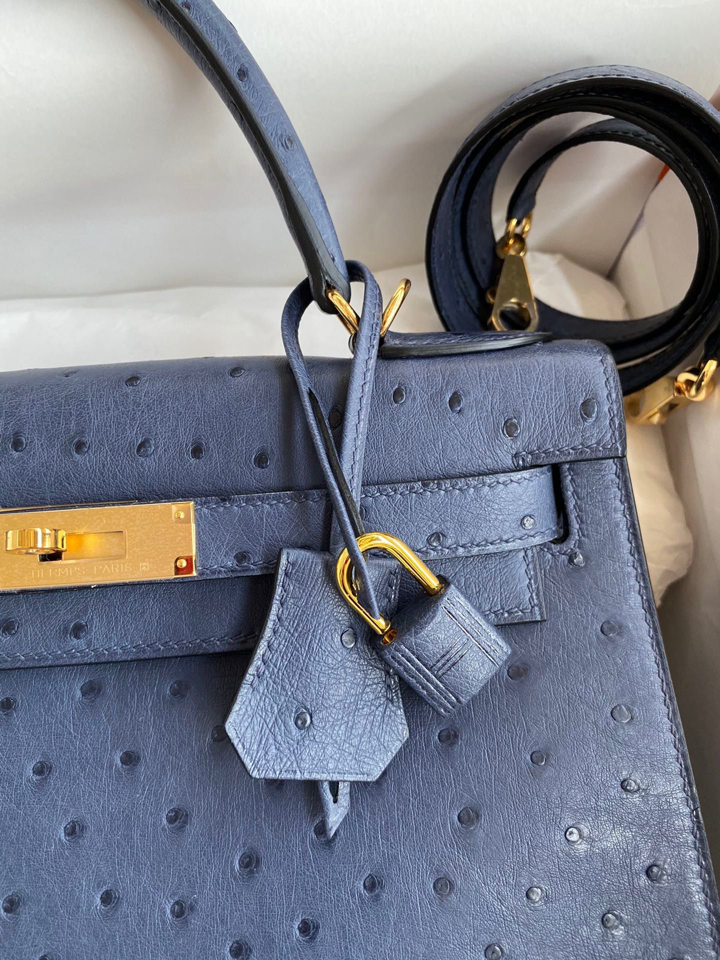 Hermes Kelly Sellier 28 Handmade Bag in Blue de Malte Ostrich Leather - Image 4