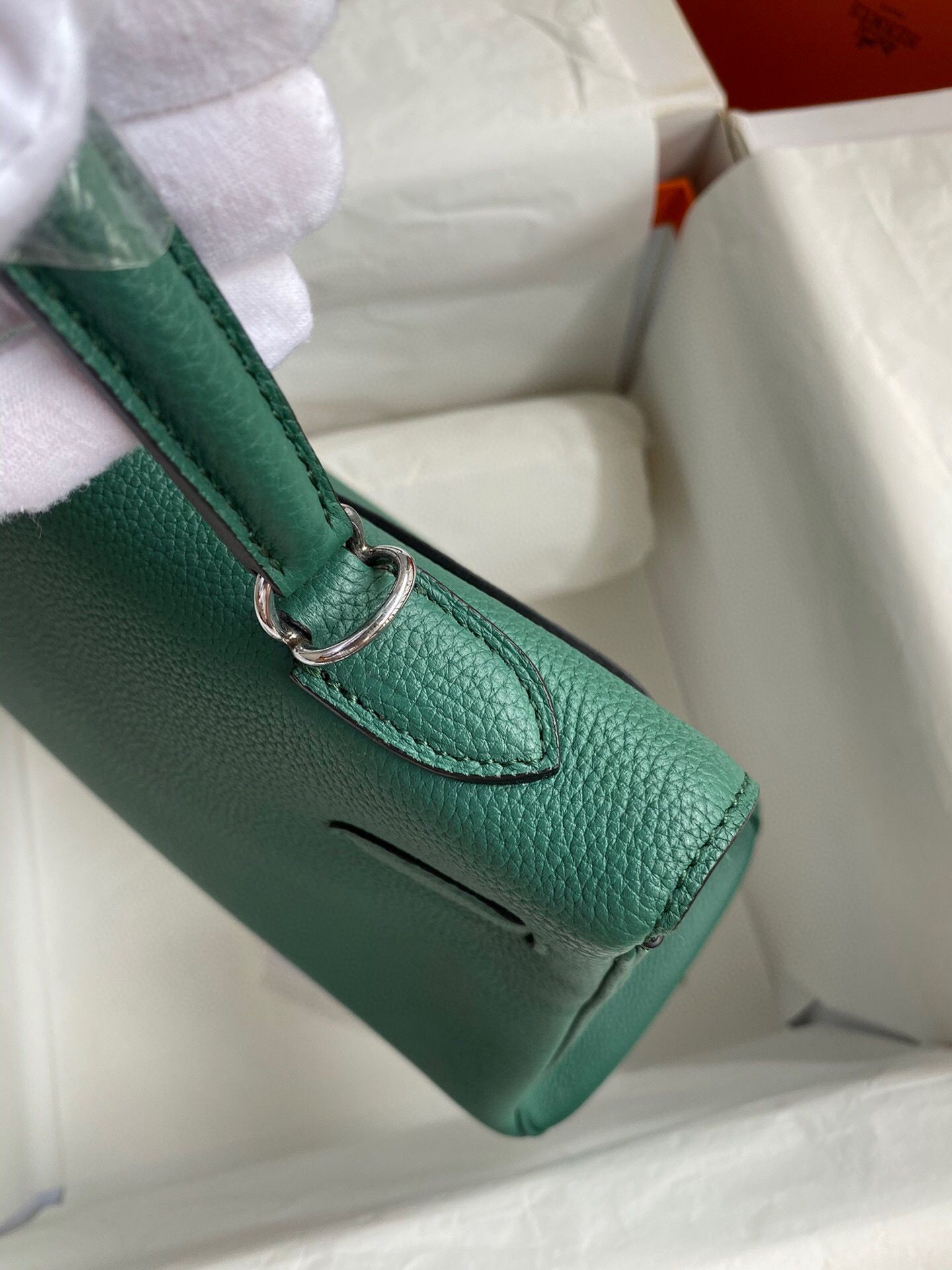 Hermes Kelly Retourne 32 Handmade Bag In Malachite Clemence Leather - Image 7