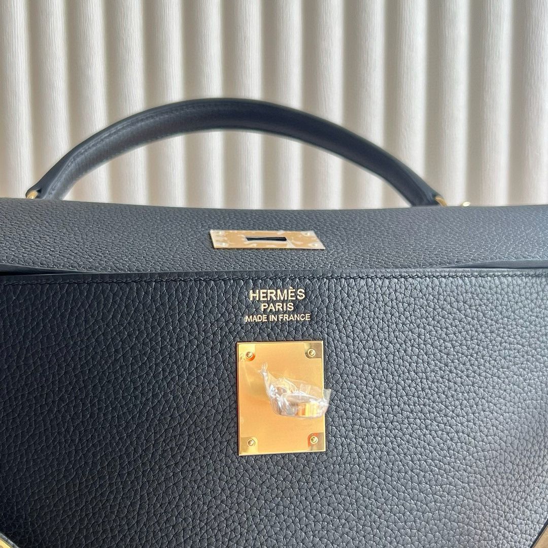 Hermes Kelly Retourne 40 Handmade Bag in Black Clemence Leather - Image 4