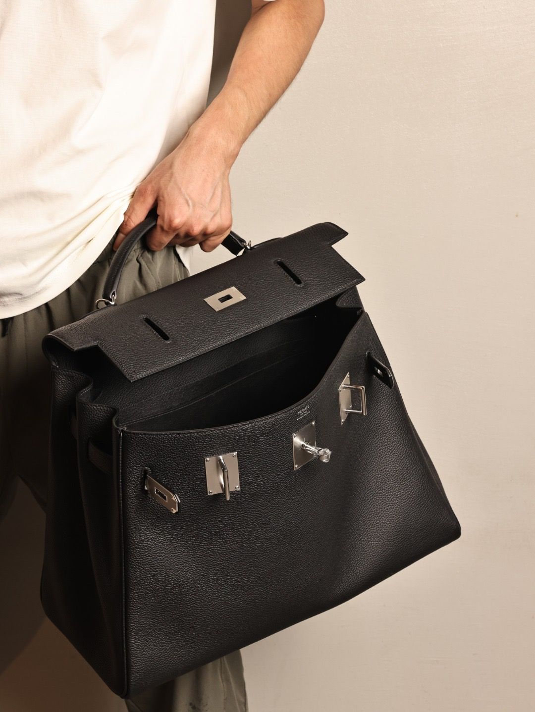 Hermes Kelly 42 Maxi Handmade Bag in Black Clemence Leather - Image 8