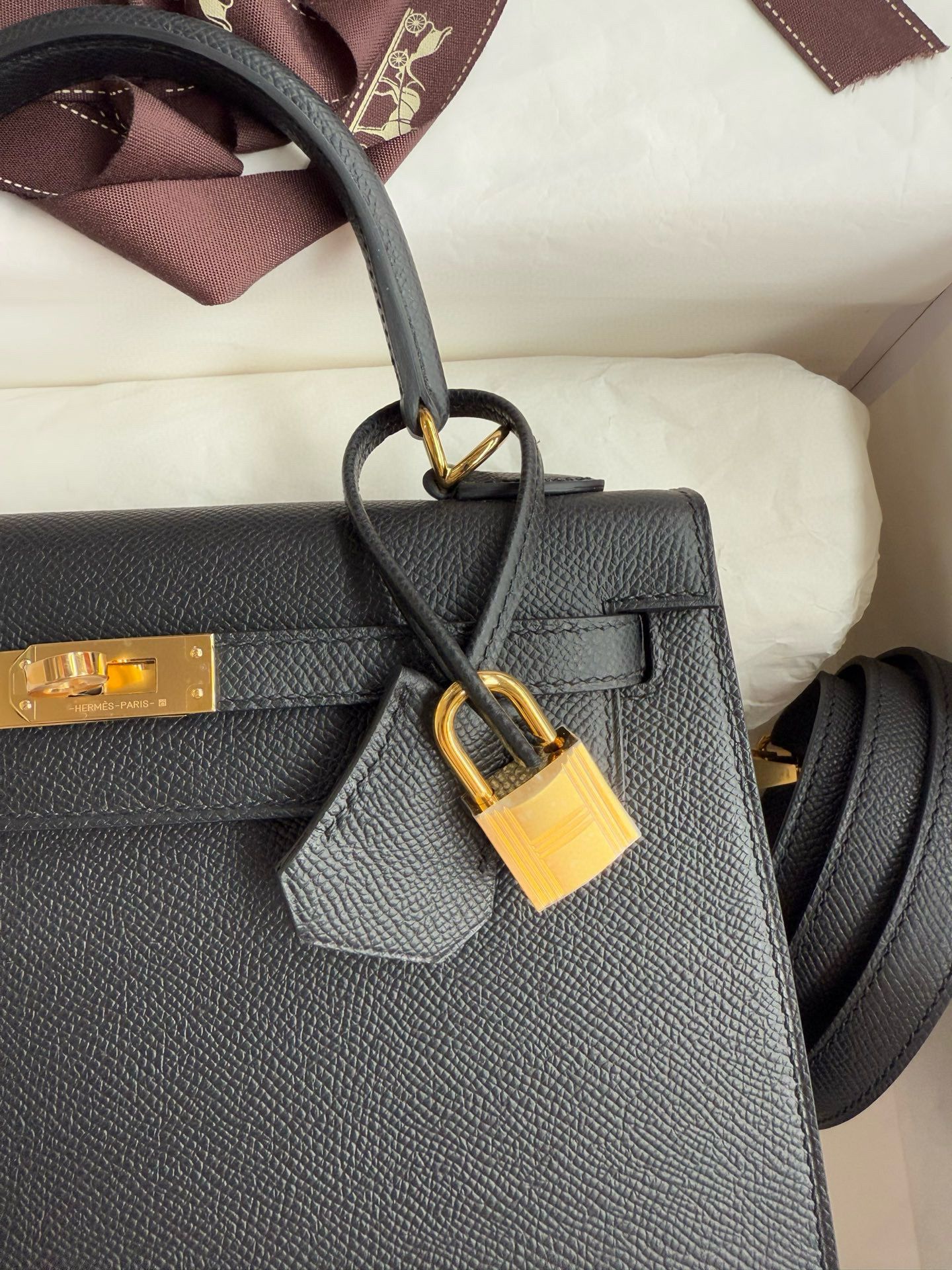 Hermes Kelly Sellier 25 Verso Handmade Bag in Black Epsom Calfskin - Image 4