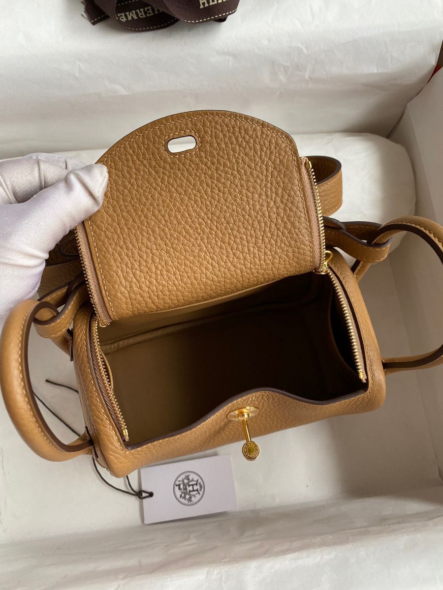Hermes Mini Lindy Handmade Bag In Biscuit Clemence Leather - Image 8