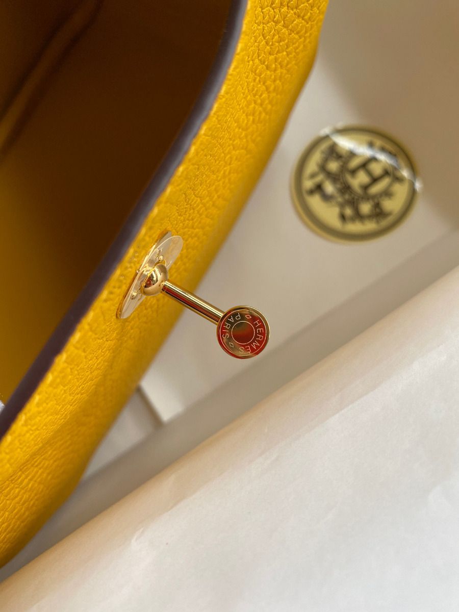Hermes Mini Lindy Handmade Bag In Jaune Ambre Clemence Leather - Image 9