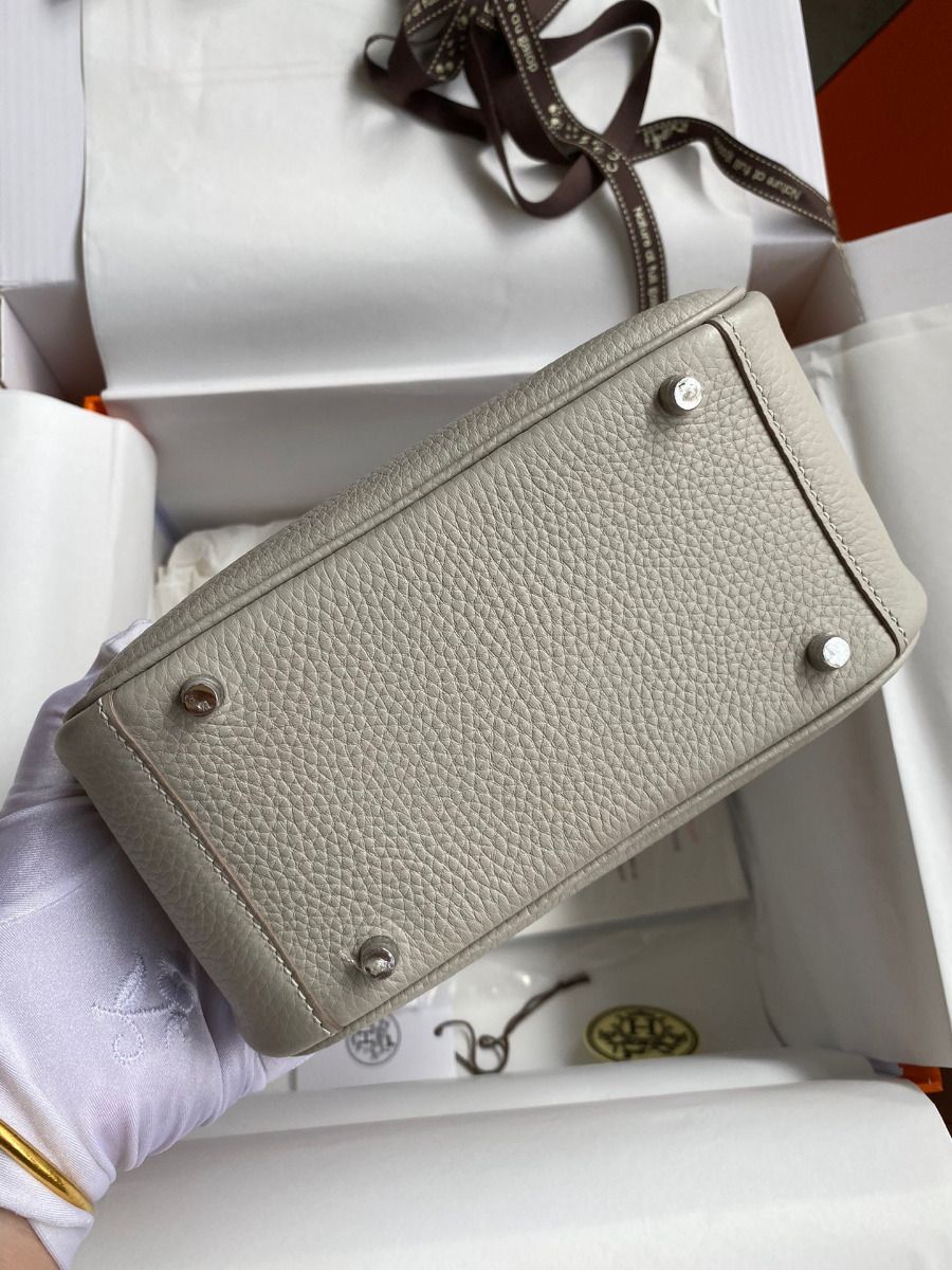 Hermes Mini Lindy Handmade Bag In Pearl Grey Clemence Leather - Image 8