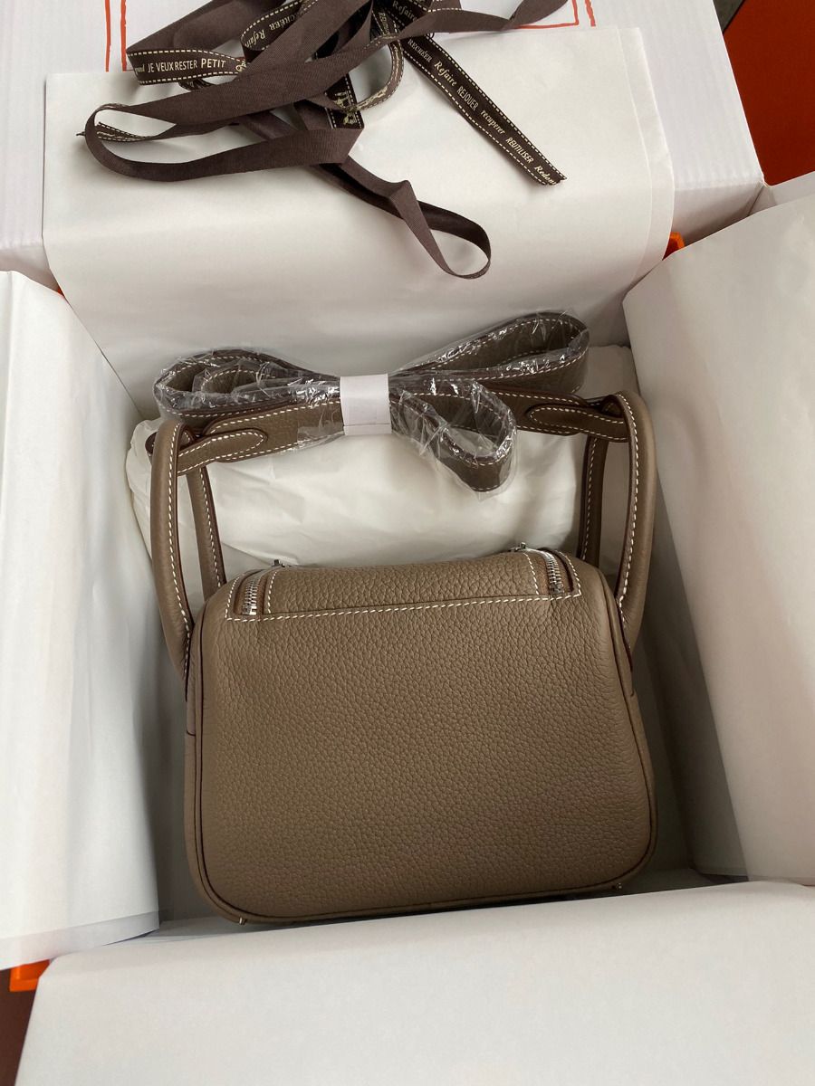 Hermes Mini Lindy Handmade Bag In Taupe Clemence Leather - Image 3