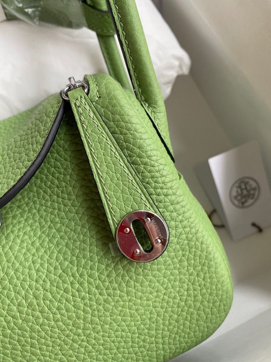 Hermes Mini Lindy Handmade Bag In Vert Criquet Clemence Leather - Image 4
