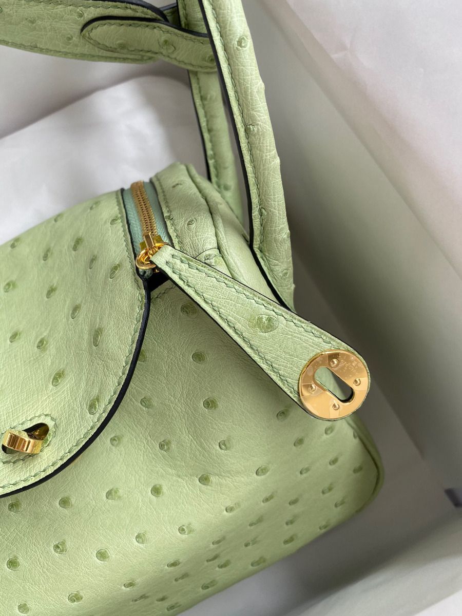 Hermes Mini Lindy Handmade Bag In Vert Criquet Ostrich Leather - Image 5