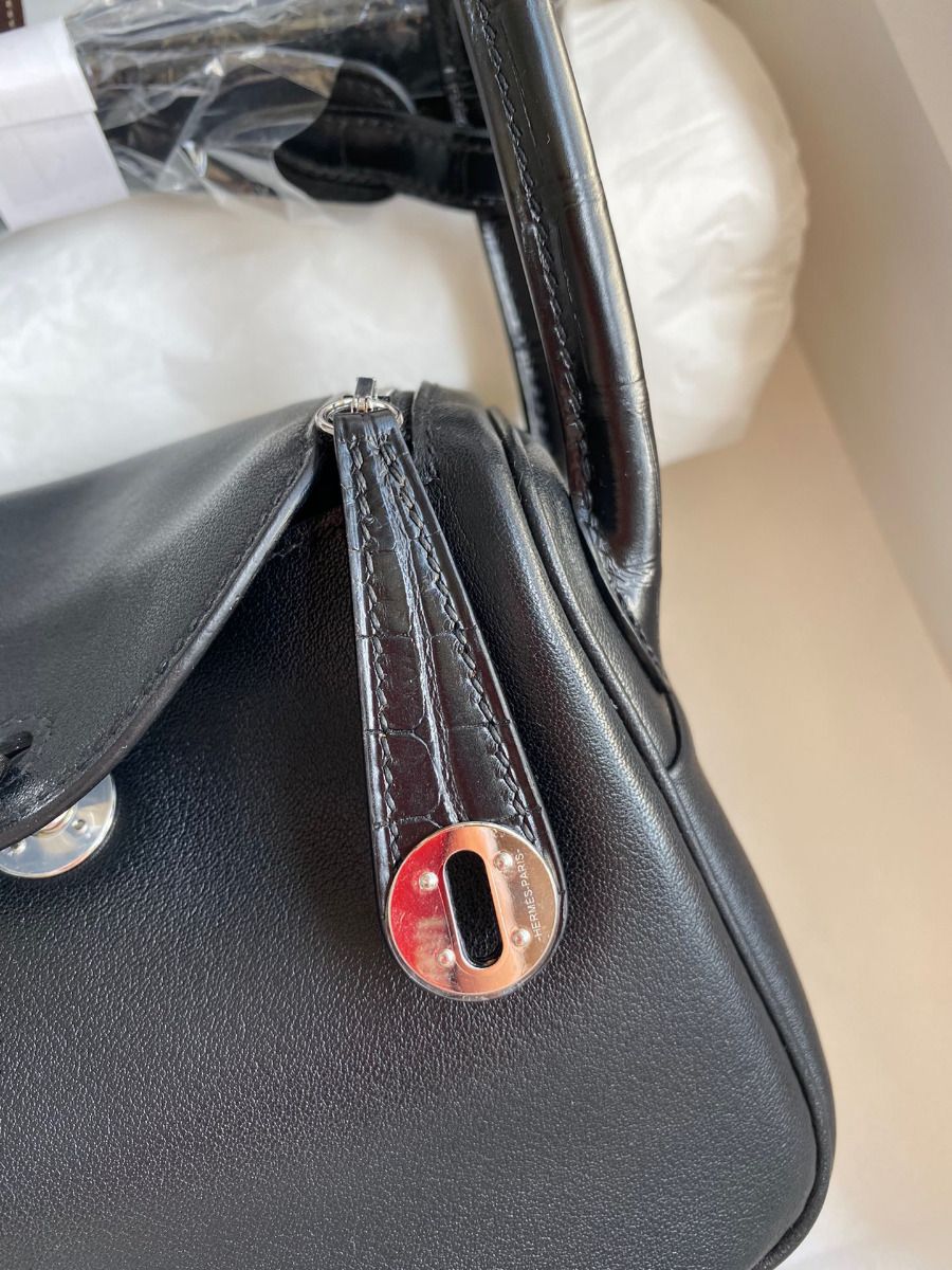 Hermes Mini Lindy Handmade Bag In Black Swift Leather - Image 4