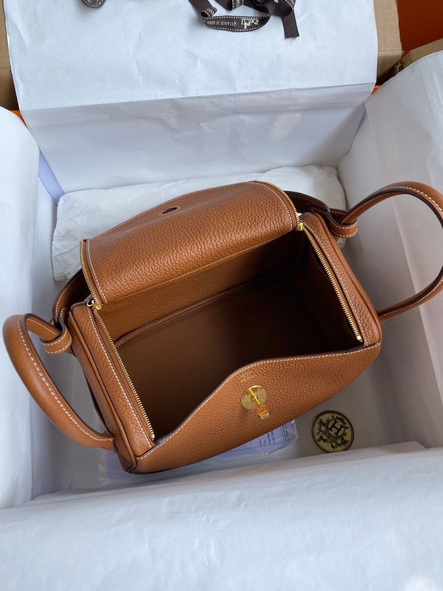 Hermes Lindy 26 Handmade Bag In Gold Clemence Leather - Image 8