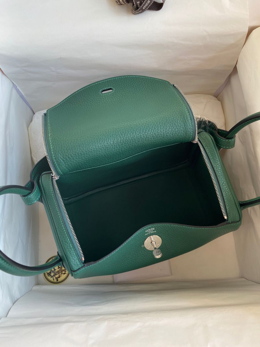 Hermes Lindy 26 Handmade Bag In Malachite Clemence Leather - Image 9