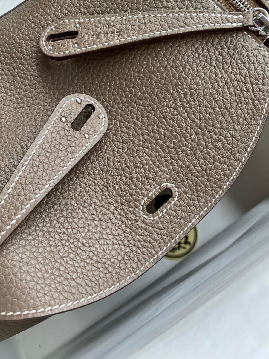 Hermes Lindy 26 Handmade Bag In Taupe Clemence Leather - Image 7