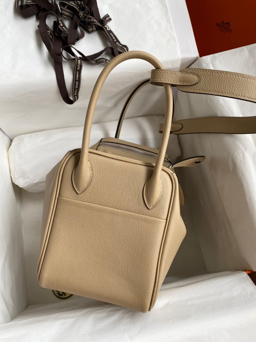 Hermes Lindy 26 Handmade Bag In Trench Clemence Leather - Image 3
