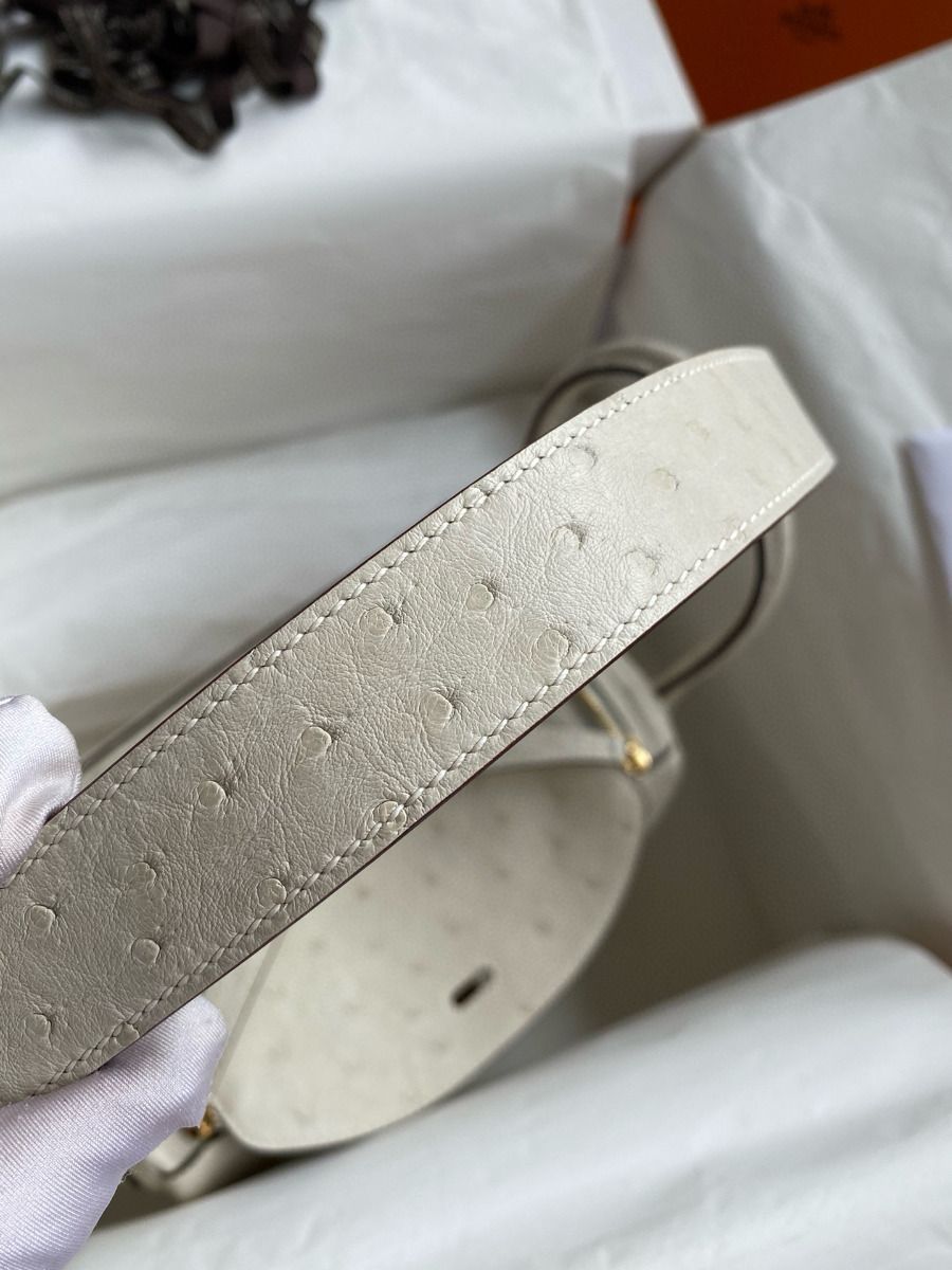 Hermes Lindy 26 Handmade Bag In Craie Ostrich Leather - Image 8