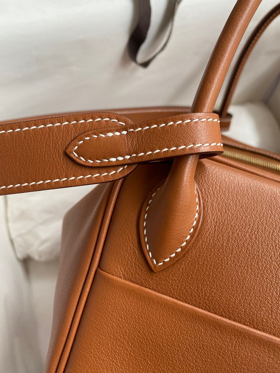 Hermes Lindy 26 Handmade Bag In Gold Swift Calfskin - Image 5