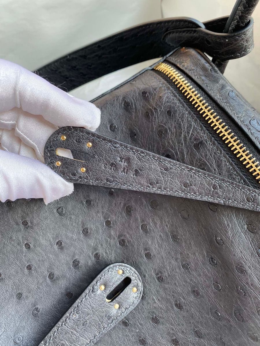 Hermes Lindy 30 Handmade Bag In Black Ostrich Leather - Image 6