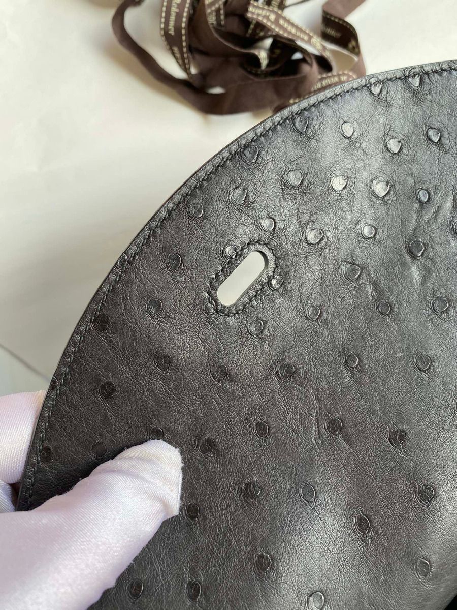 Hermes Lindy 30 Handmade Bag In Black Ostrich Leather - Image 9