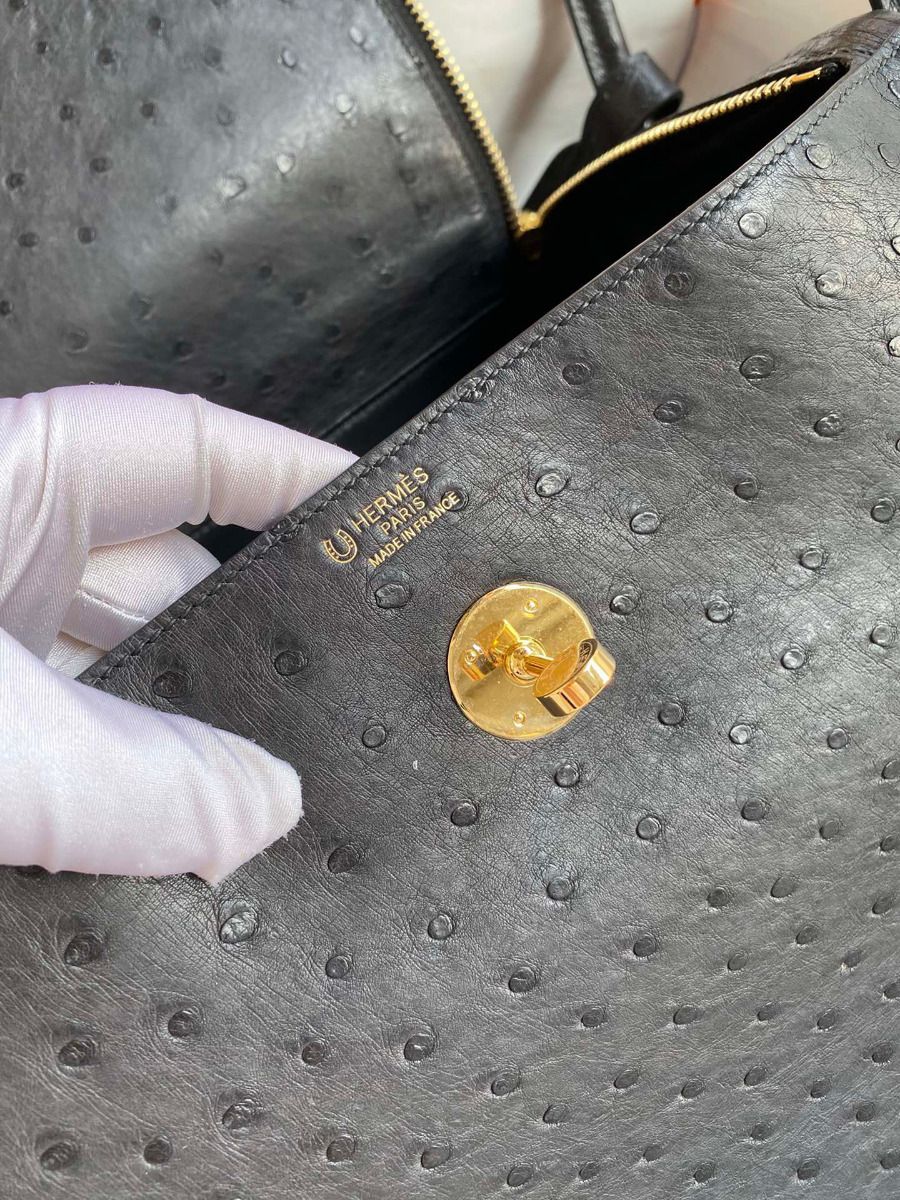 Hermes Lindy 30 Handmade Bag In Black Ostrich Leather - Image 10