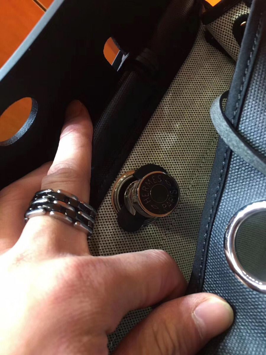 Hermes Herbag Zip 31cm Bag In Black Leather And Toile - Image 6