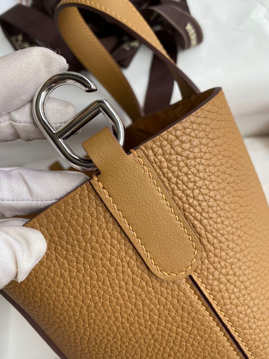 Hermes In The Loop 18 Handmade Bag in Biscuit Clemence Leather - Image 5