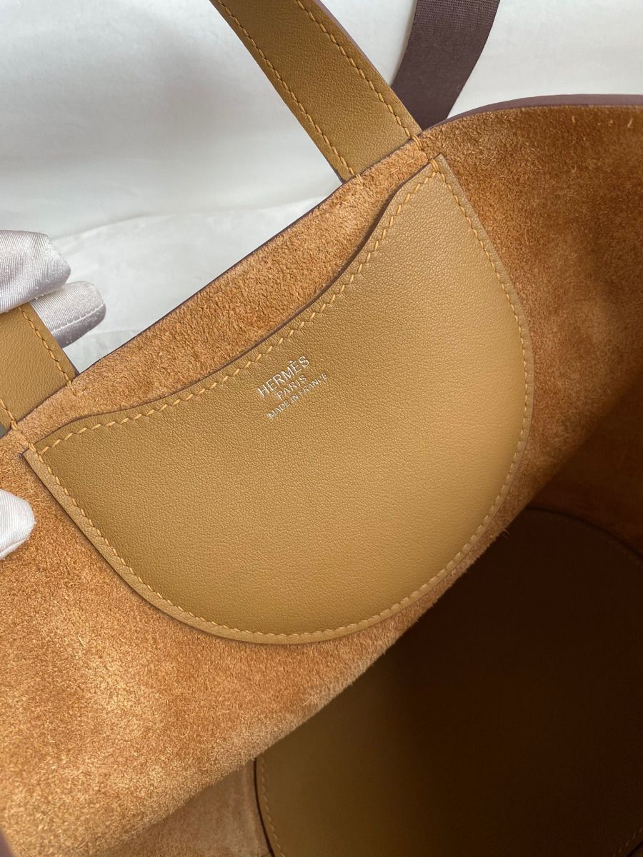 Hermes In The Loop 18 Handmade Bag in Biscuit Clemence Leather - Image 7