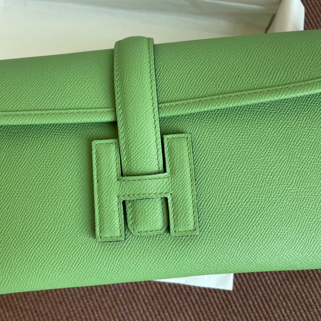 Hermes Jige Elan 29 Clutch Bag In Vert Criquet Epsom Leather - Image 4