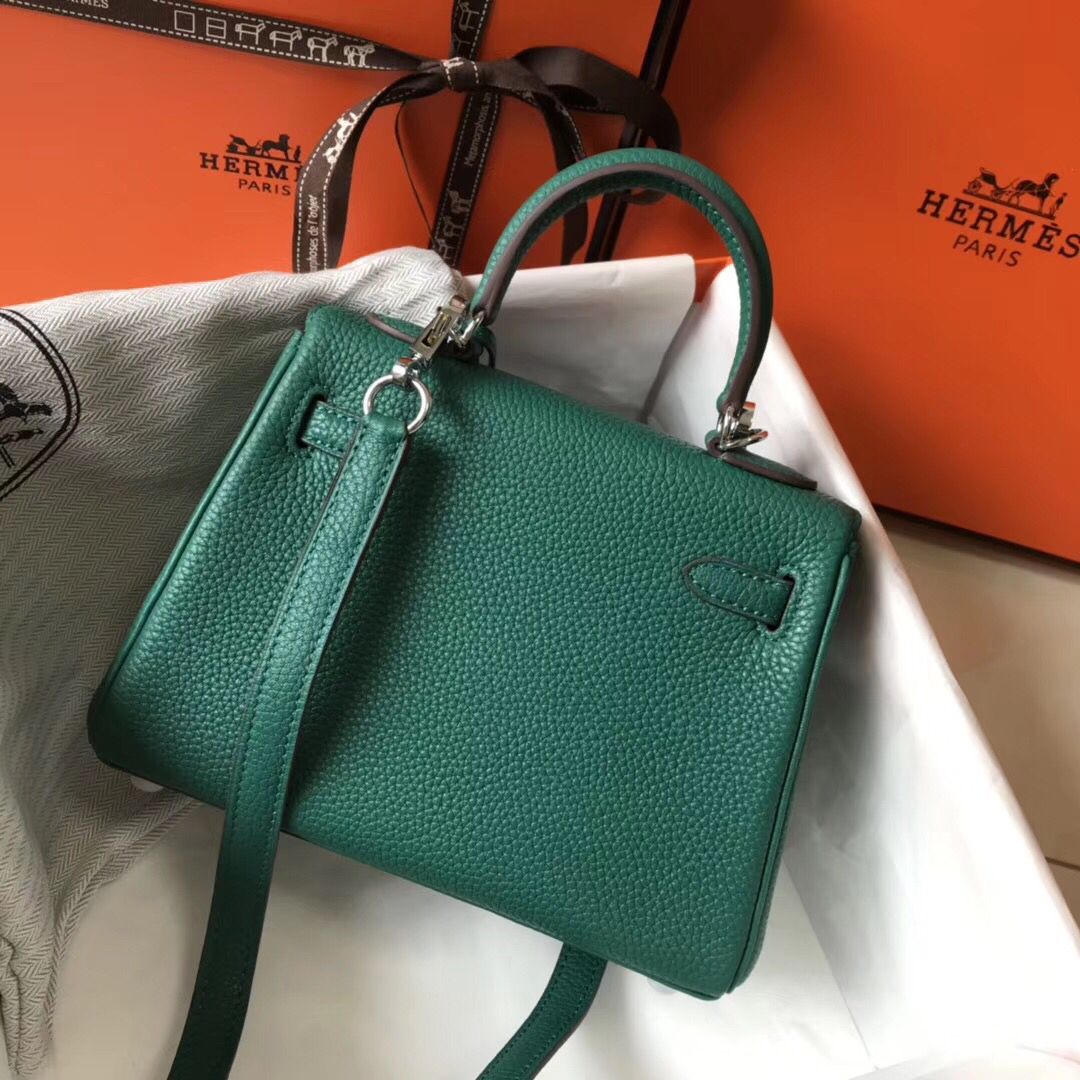 Hermes Kelly 20cm Bag In Vert Vertigo Clemence Leather PHW - Image 3
