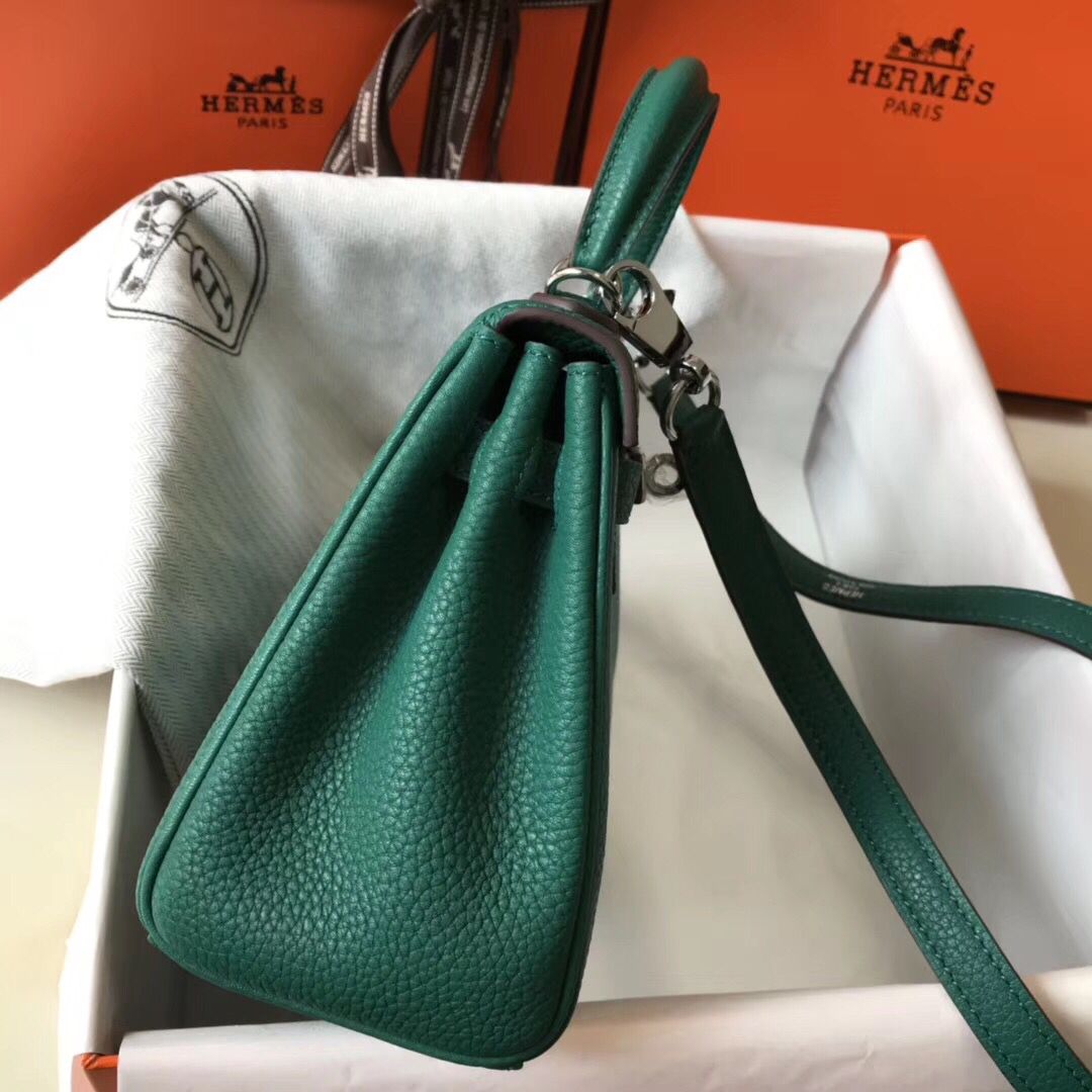 Hermes Kelly 20cm Bag In Vert Vertigo Clemence Leather PHW - Image 4