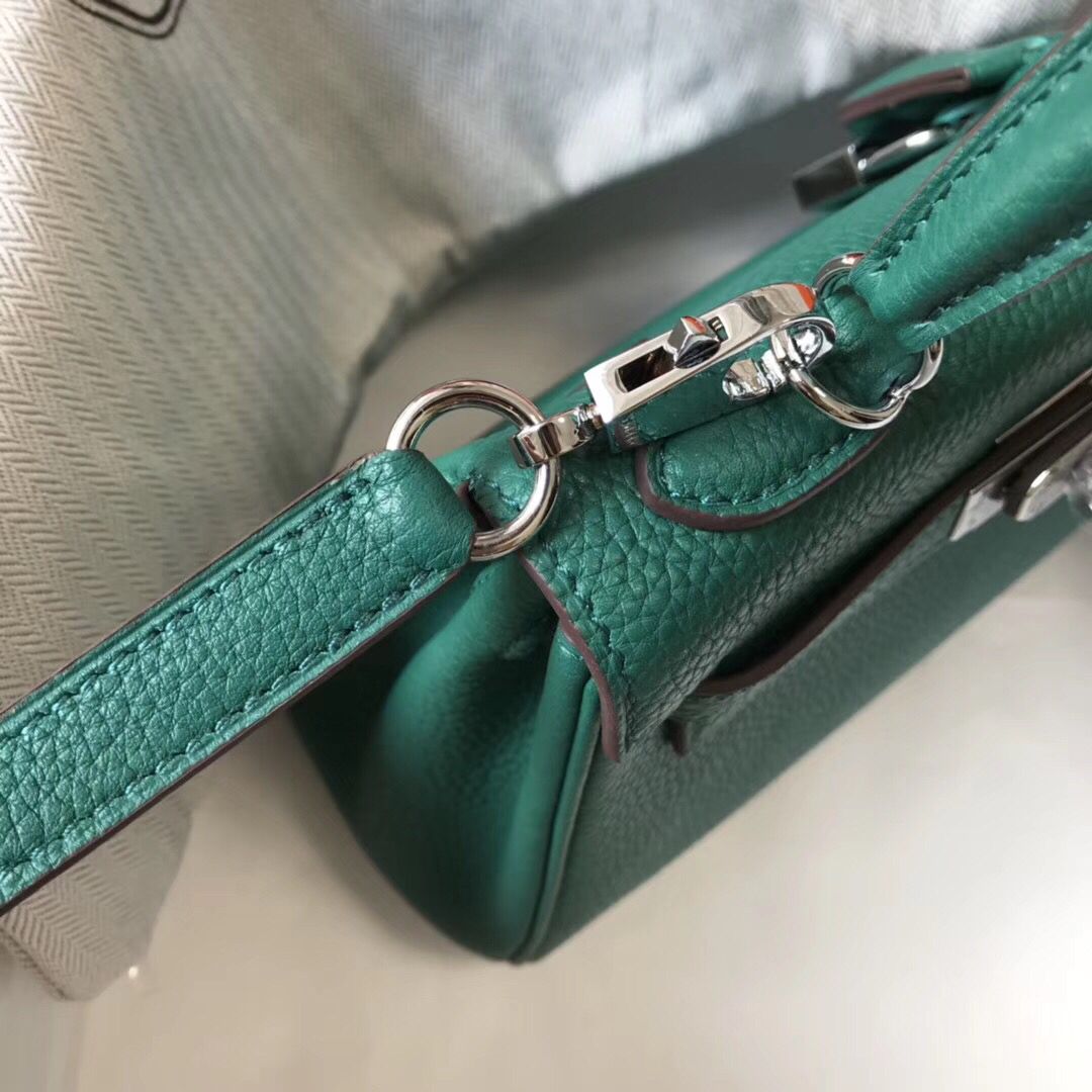 Hermes Kelly 20cm Bag In Vert Vertigo Clemence Leather PHW - Image 5