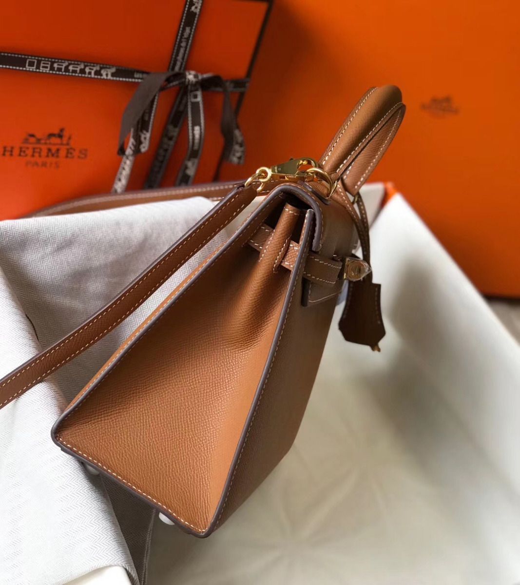 Hermes Kelly 25cm Sellier Bag In Gold Epsom Leather - Image 4