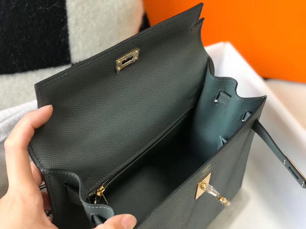 Hermes Kelly 25cm Sellier Bag In Vert Amande Epsom Leather - Image 9