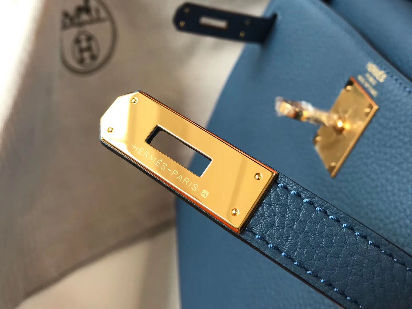 Hermes Kelly 28cm Bag In Blue Agate Clemence Leather GHW - Image 6