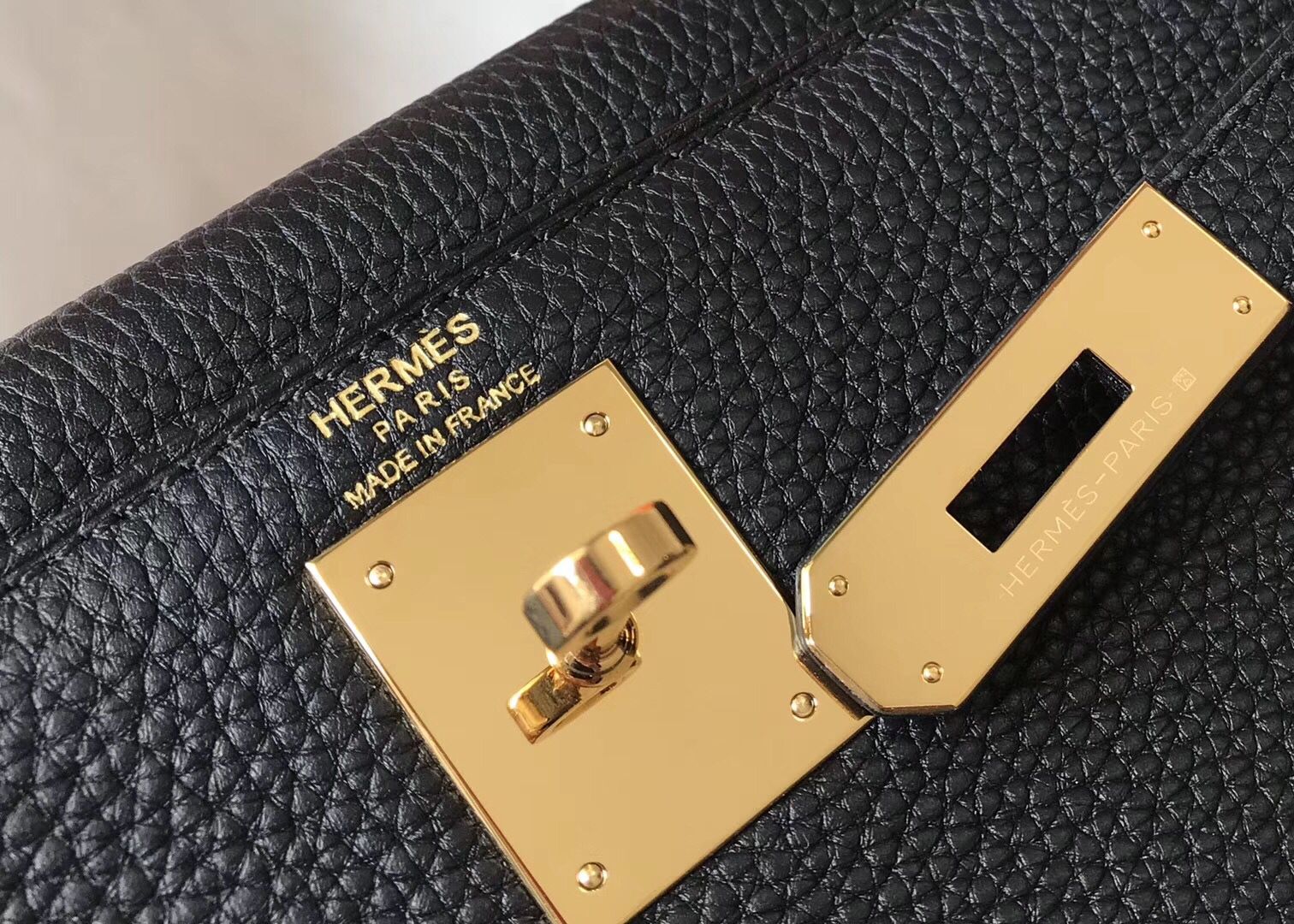 Hermes Kelly 28cm Bag In Black Clemence Leather GHW - Image 7