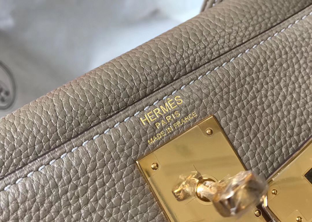 Hermes Kelly 32cm Bag In Gris Tourterelle Clemence Leather GHW - Image 6